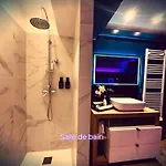 Suite Craz'In Love Room, Jacuzzi, Cinema, Parking, Camargue Lägenhet Beaucaire (Gard)
