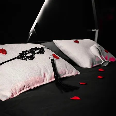 Craz'in Room, Jacuzzi, Cinéma, Parking, Camargue *