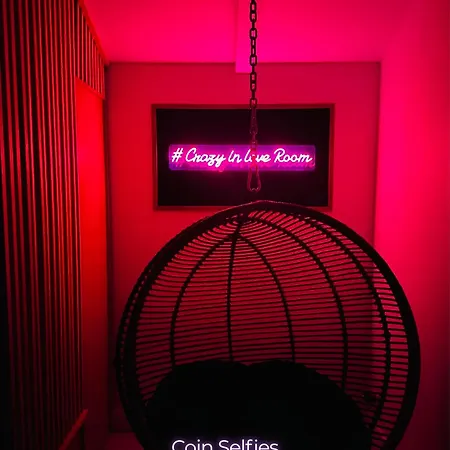 Craz'in Room, Jacuzzi, Cinema, Climatisation, Parking アパート *