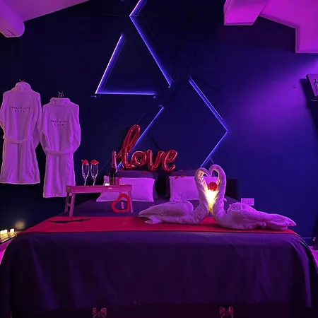 Craz'in Room, Jacuzzi, Cinema, Climatisation, Parking *