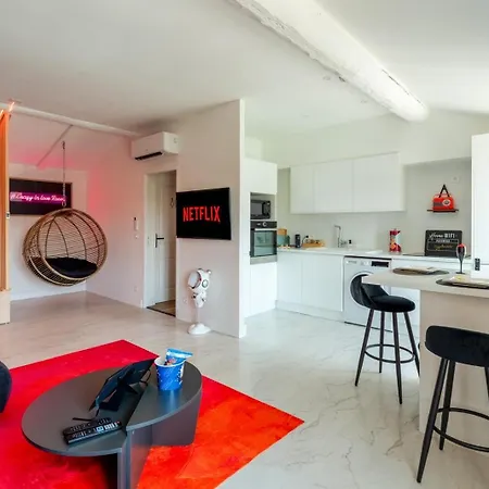 Apartman Craz'in Room, Jacuzzi, Cinema, Camargue *